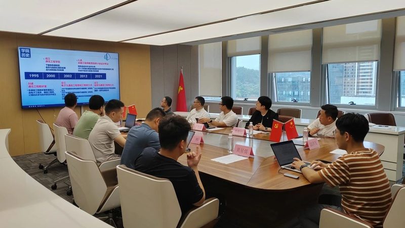 以某品牌的心电图机为例，该设备采用了高性能的连接器，具备以下特点：